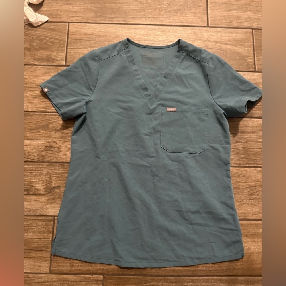 Figs scrubs Blue teal  V-Neck Shirt size small